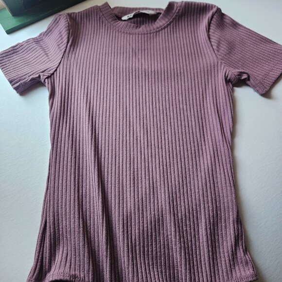 Ribbed Lavender Short Sleeve Bodysuit – Size XS - Picture 2 of 3